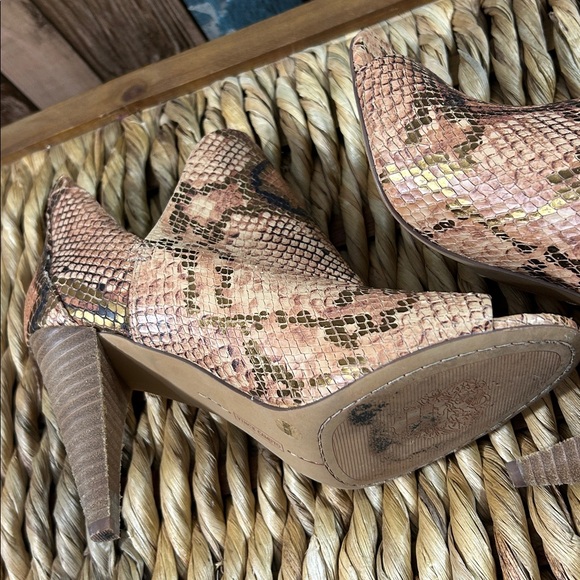 Vince Camuto Tan Snakeskin Heeled Booties 8 - Picture 9 of 15